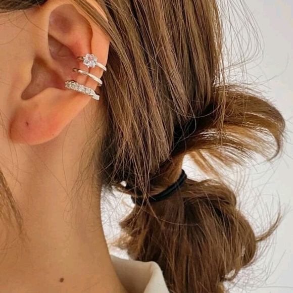 Jewelry - NWT Silver-tone Triple-bar Ear cuff w Rhinestones